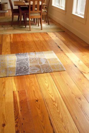 reclaimed heart pine in living room with small decorative rug